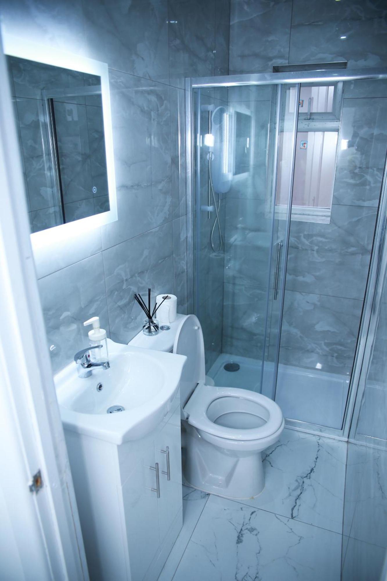 Lovely Apartment With Free Parking On Premises. Londres Exterior foto
