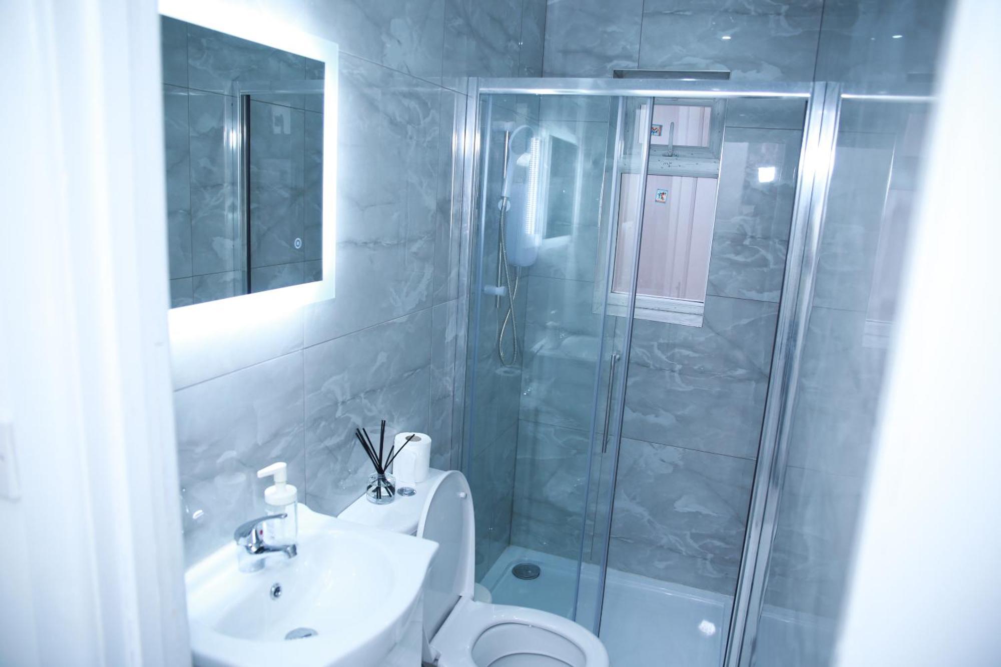 Lovely Apartment With Free Parking On Premises. Londres Exterior foto